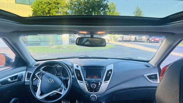 2013 Hyundai Veloster Base w/Black