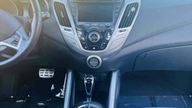 2013 Hyundai Veloster Base w/Black
