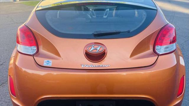 2013 Hyundai Veloster Base w/Black