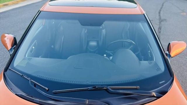 2013 Hyundai Veloster Base w/Black