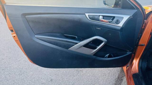 2013 Hyundai Veloster Base w/Black