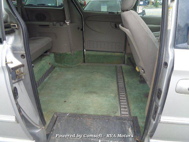 2003 Chrysler Town & Country LX