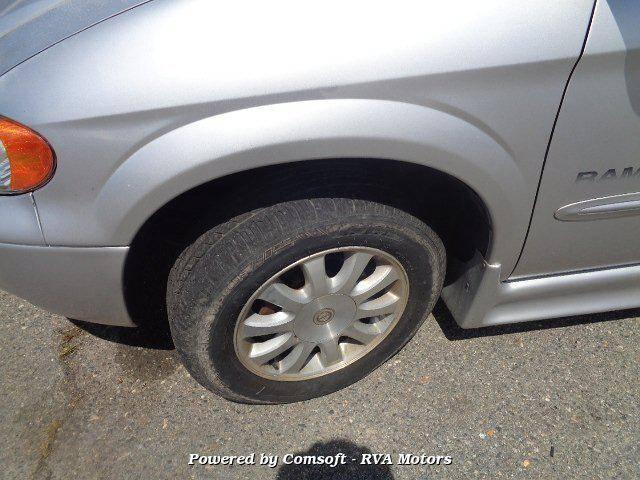 2003 Chrysler Town & Country LX