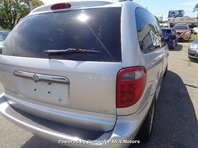 2003 Chrysler Town & Country LX