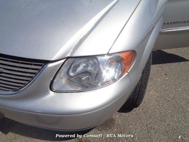 2003 Chrysler Town & Country LX