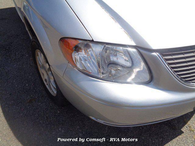 2003 Chrysler Town & Country LX
