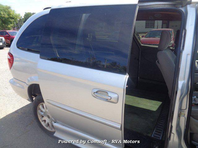 2003 Chrysler Town & Country LX
