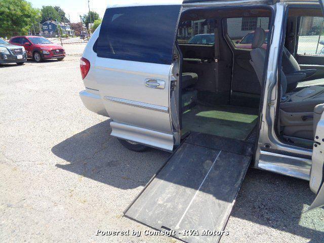 2003 Chrysler Town & Country LX