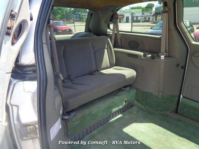 2003 Chrysler Town & Country LX