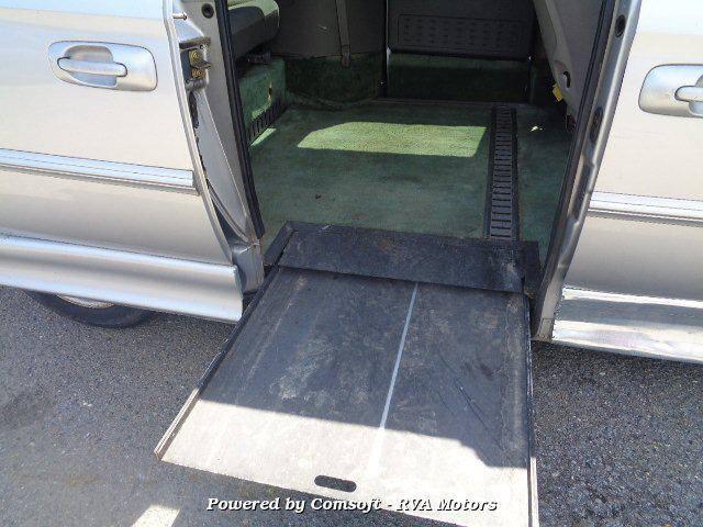 2003 Chrysler Town & Country LX