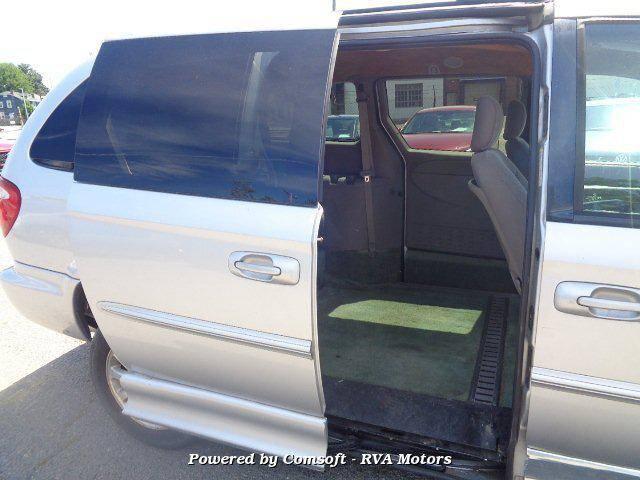 2003 Chrysler Town & Country LX