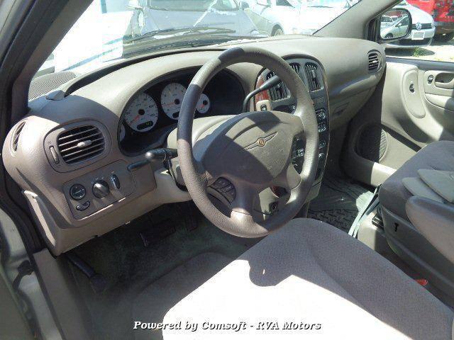 2003 Chrysler Town & Country LX