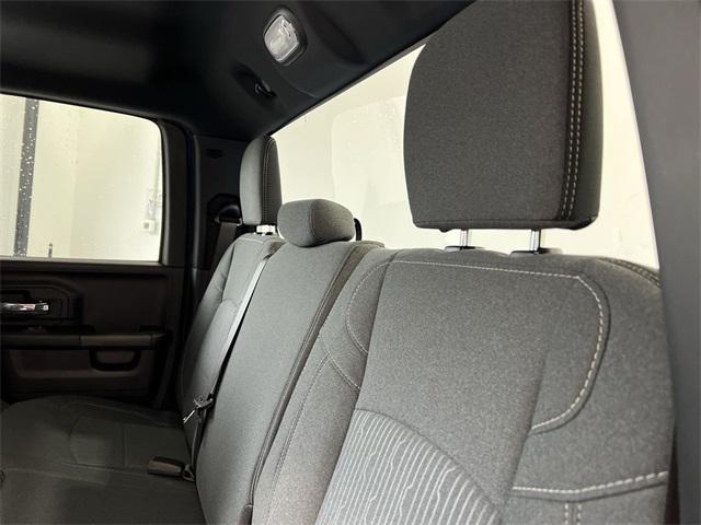 2022 RAM Ram 1500 Classic RAM 1500 CLASSIC WARLOCK QUAD CAB 4X4 64 BOX