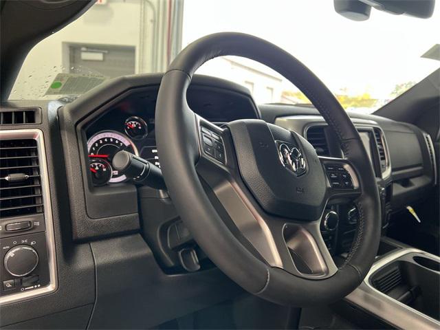 2022 RAM Ram 1500 Classic RAM 1500 CLASSIC WARLOCK QUAD CAB 4X4 64 BOX