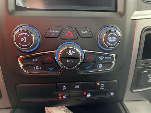 2022 RAM Ram 1500 Classic RAM 1500 CLASSIC WARLOCK QUAD CAB 4X4 64 BOX