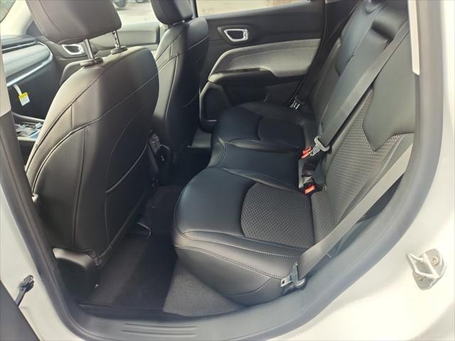 2022 Jeep Compass COMPASS LATITUDE 4X4