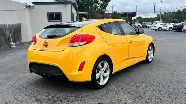 2013 Hyundai Veloster Base w/Black