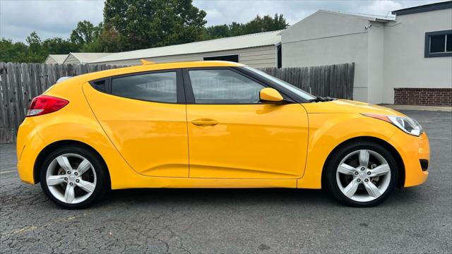 2013 Hyundai Veloster Base w/Black