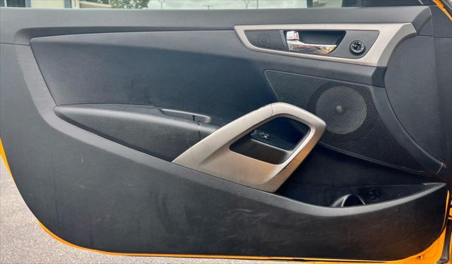 2013 Hyundai Veloster Base w/Black