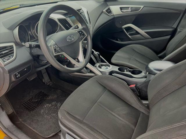 2013 Hyundai Veloster Base w/Black