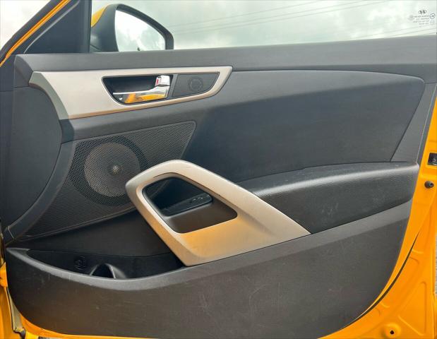 2013 Hyundai Veloster Base w/Black