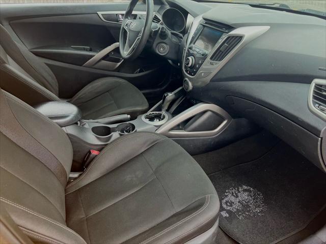2013 Hyundai Veloster Base w/Black