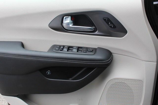 2022 Chrysler Pacifica Hybrid PACIFICA HYBRID TOURING L