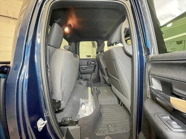 2022 RAM Ram 1500 Classic RAM 1500 CLASSIC WARLOCK QUAD CAB 4X4 64 BOX