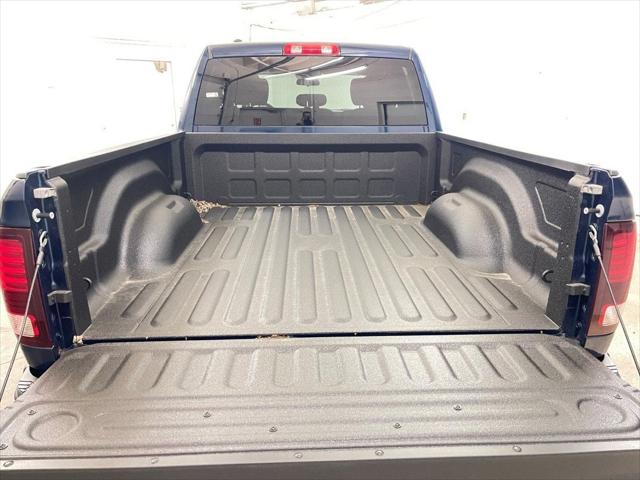 2022 RAM Ram 1500 Classic RAM 1500 CLASSIC WARLOCK QUAD CAB 4X4 64 BOX