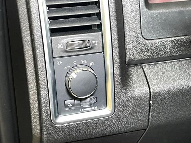 2022 RAM Ram 1500 Classic RAM 1500 CLASSIC WARLOCK QUAD CAB 4X4 64 BOX