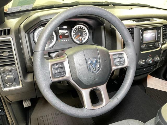 2022 RAM Ram 1500 Classic RAM 1500 CLASSIC WARLOCK QUAD CAB 4X4 64 BOX