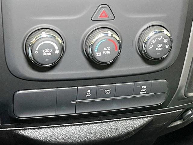 2022 RAM Ram 1500 Classic RAM 1500 CLASSIC WARLOCK QUAD CAB 4X4 64 BOX