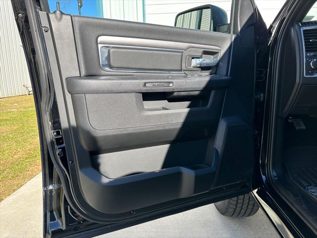 2022 RAM Ram 1500 Classic RAM 1500 CLASSIC WARLOCK QUAD CAB 4X4 64 BOX