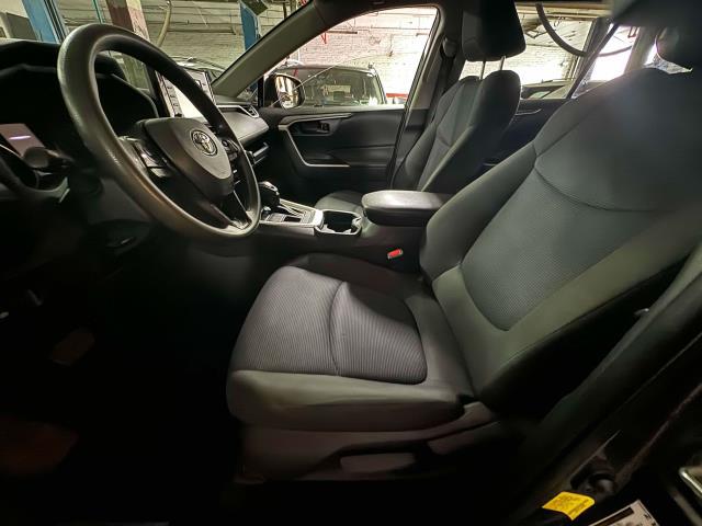 2020 Toyota RAV4 LE [13]