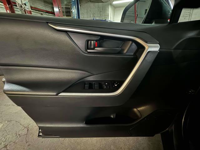 2020 Toyota RAV4 LE [14]