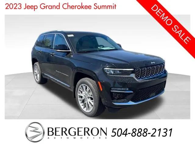 2023 Jeep Grand Cherokee GRAND CHEROKEE SUMMIT 4X2