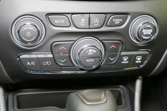 2022 Jeep Cherokee CHEROKEE LATITUDE LUX 4X4