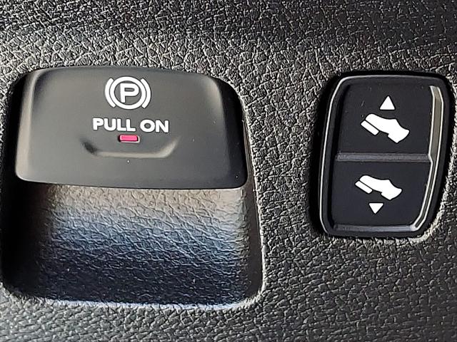 2022 RAM 1500 Laramie Crew Cab 4x4 57 Box