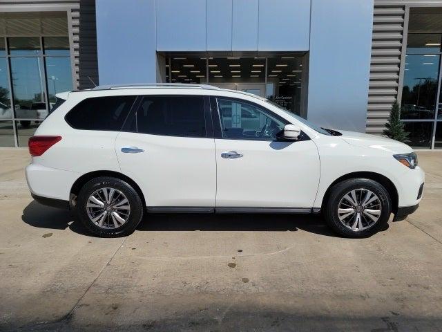 2017 Nissan Pathfinder SV