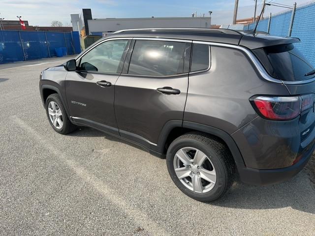 2022 Jeep Compass COMPASS LATITUDE 4X4