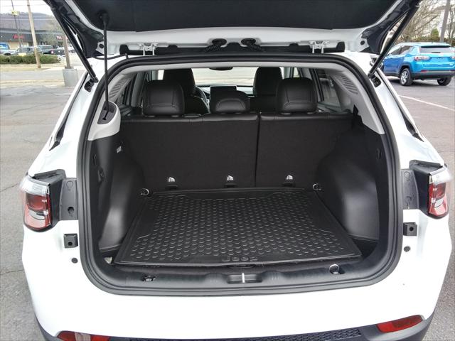 2022 Jeep Compass COMPASS LATITUDE LUX 4X4
