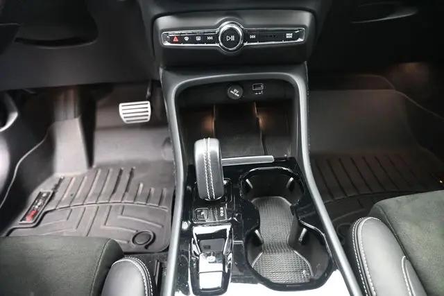 2021 Volvo XC40 T4 R-Design
