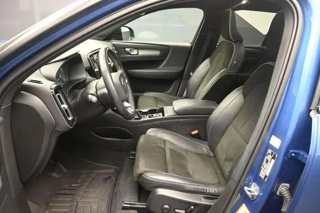 2021 Volvo XC40 T4 R-Design