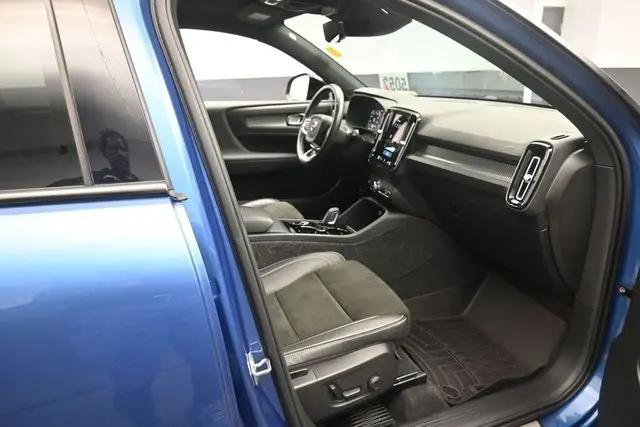2021 Volvo XC40 T4 R-Design