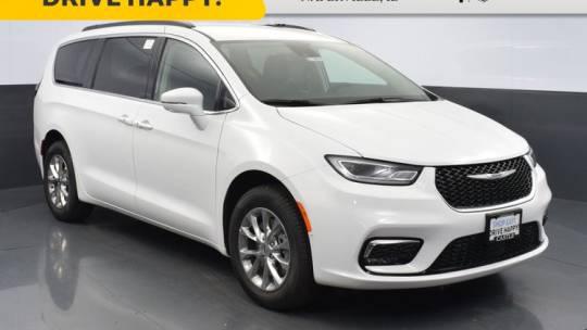 2022 Chrysler Pacifica Touring L AWD for sale in Naperville, IL
