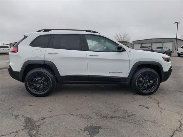 2022 Jeep Cherokee CHEROKEE TRAILHAWK 4X4