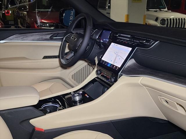 2023 Jeep Grand Cherokee GRAND CHEROKEE L LIMITED 4X4