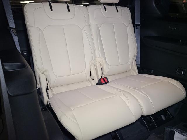 2023 Jeep Grand Cherokee GRAND CHEROKEE L LIMITED 4X4