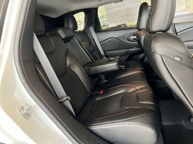 2022 Jeep Cherokee CHEROKEE TRAILHAWK 4X4