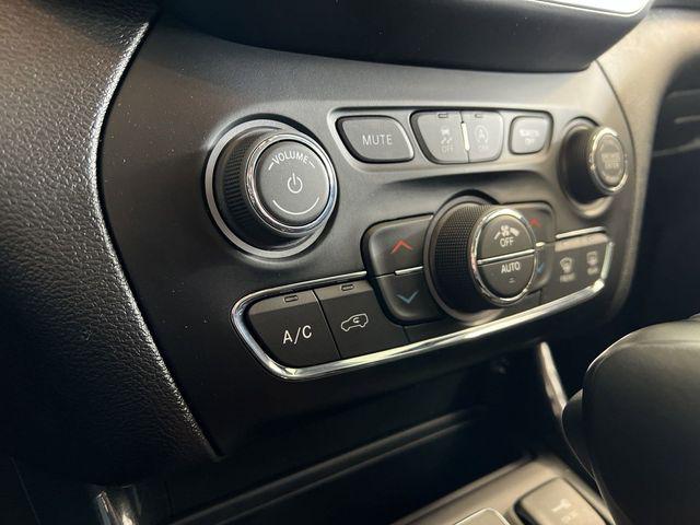 2022 Jeep Cherokee CHEROKEE TRAILHAWK 4X4